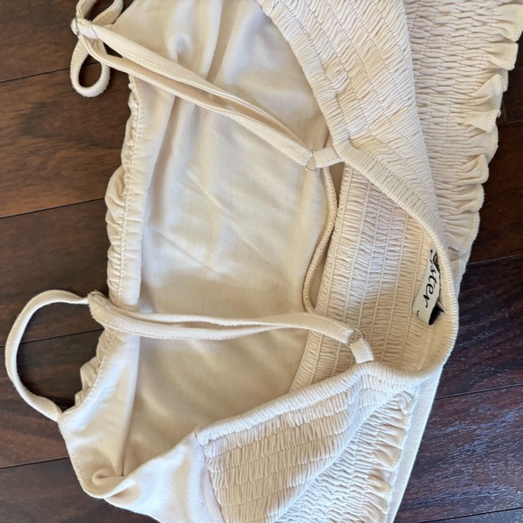 Cream Ruched Crop Top - Picture 5 of 6